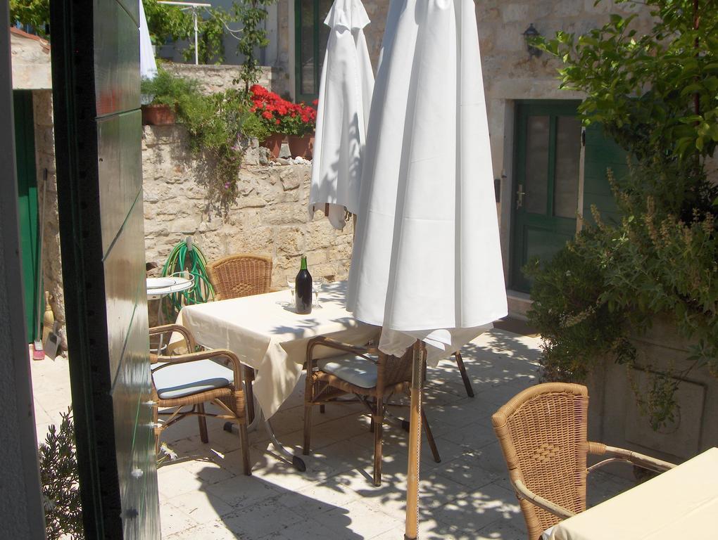 Guest House Lucijo Vrboska Eksteriør bilde
