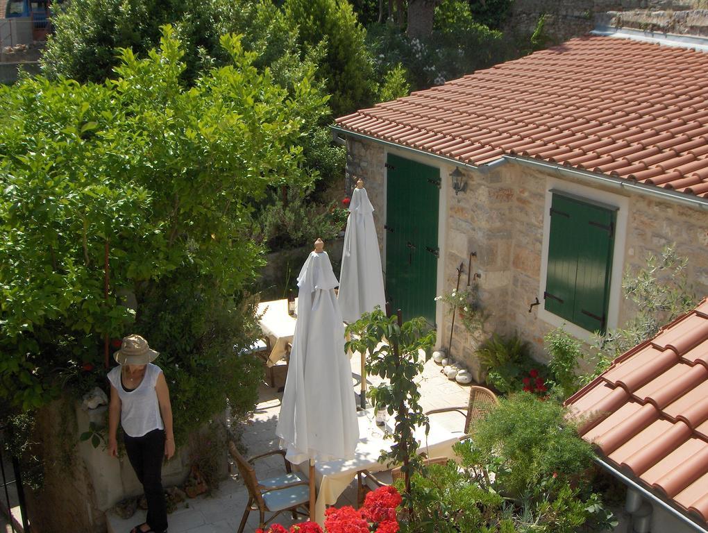 Guest House Lucijo Vrboska Eksteriør bilde