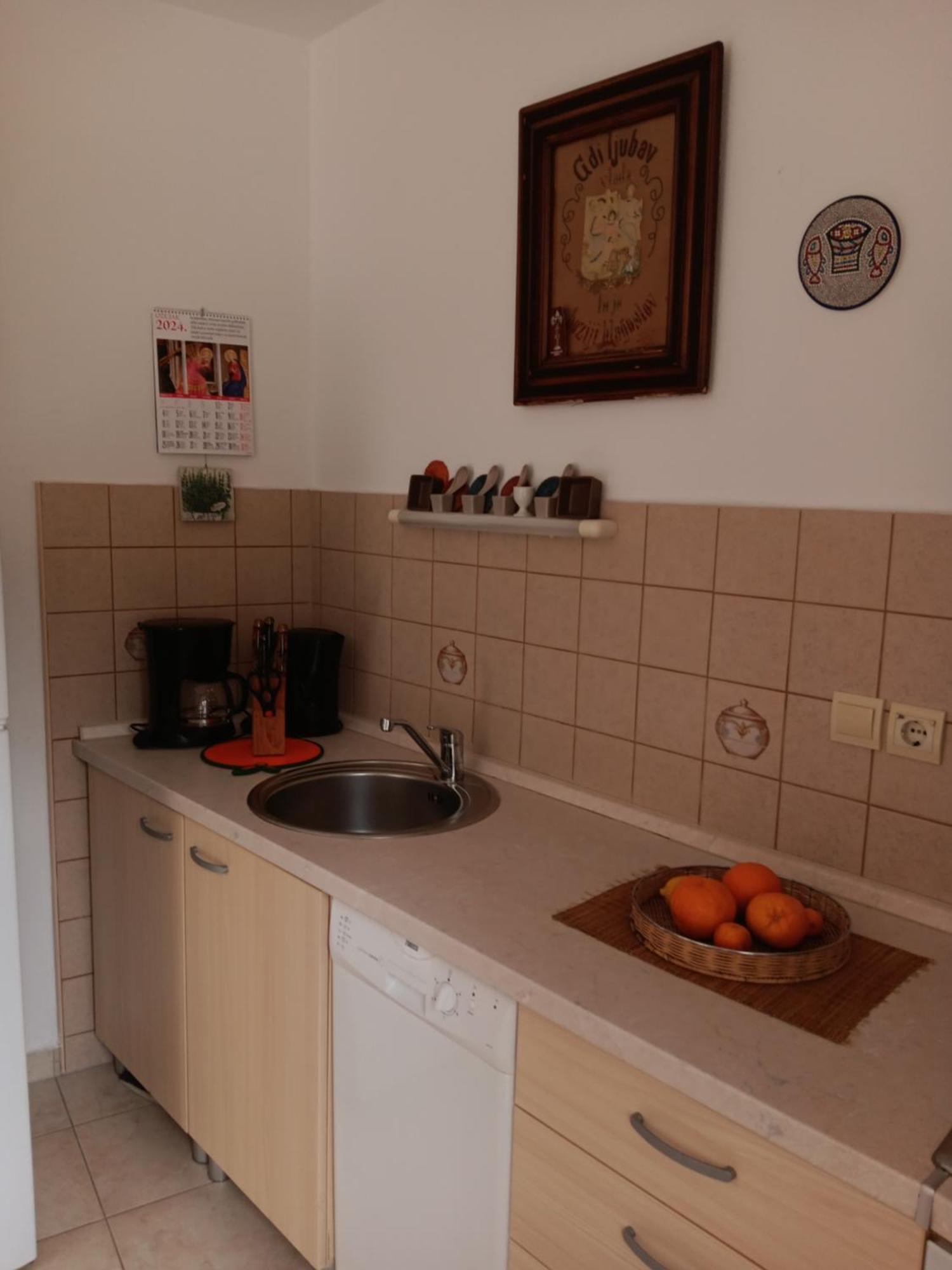 Guest House Lucijo Vrboska Rom bilde