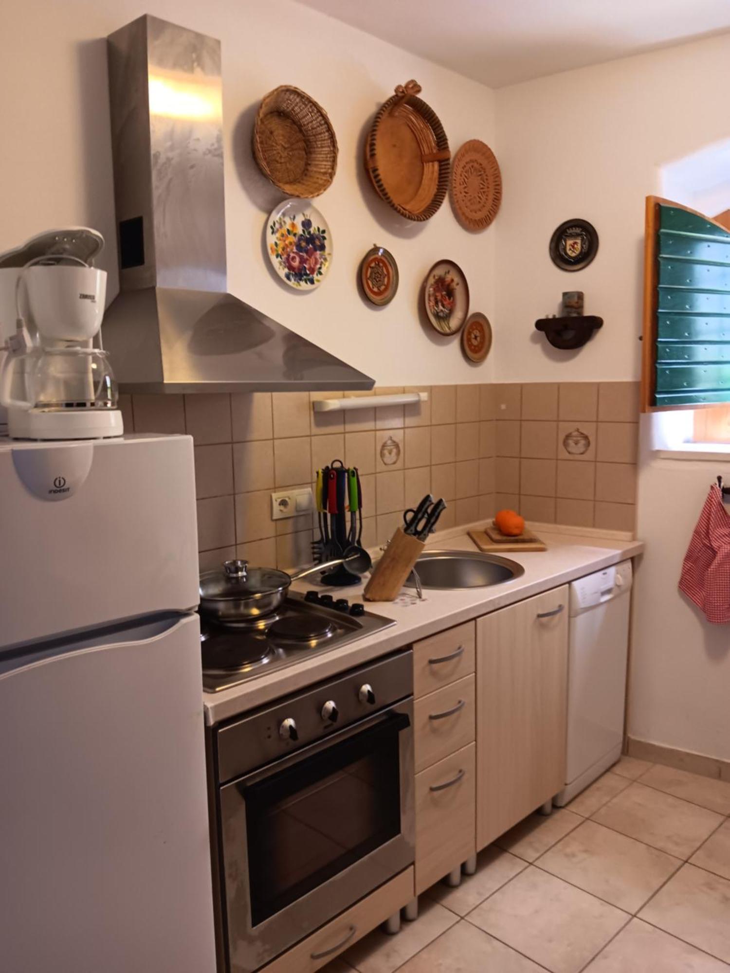 Guest House Lucijo Vrboska Rom bilde