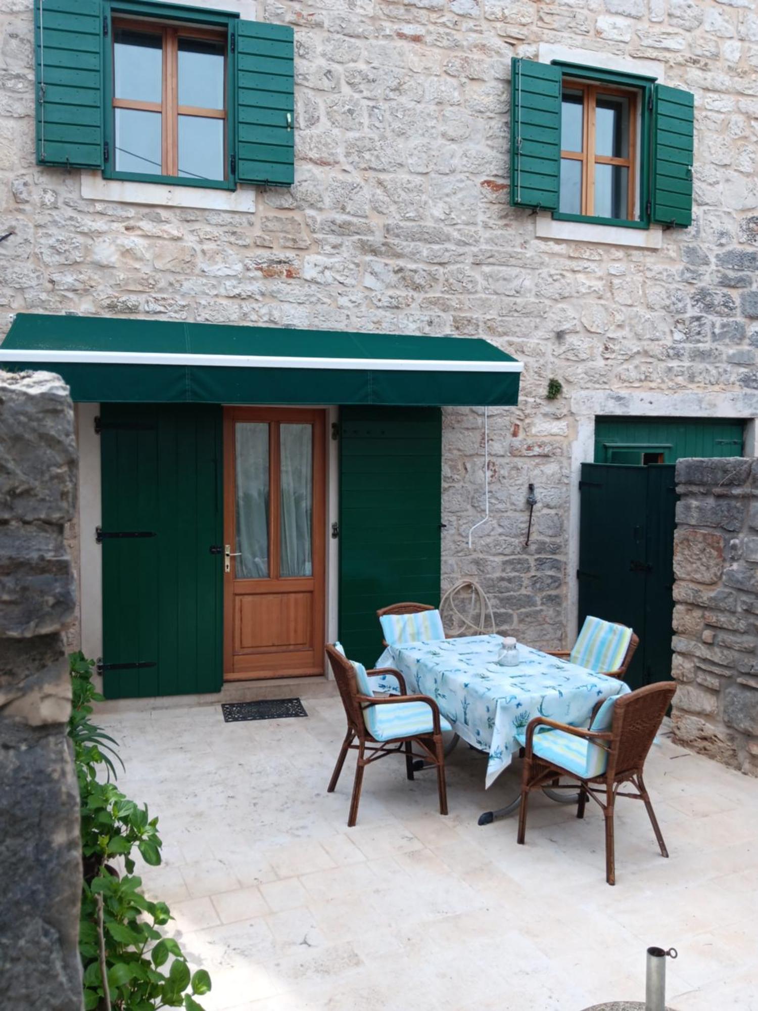 Guest House Lucijo Vrboska Rom bilde