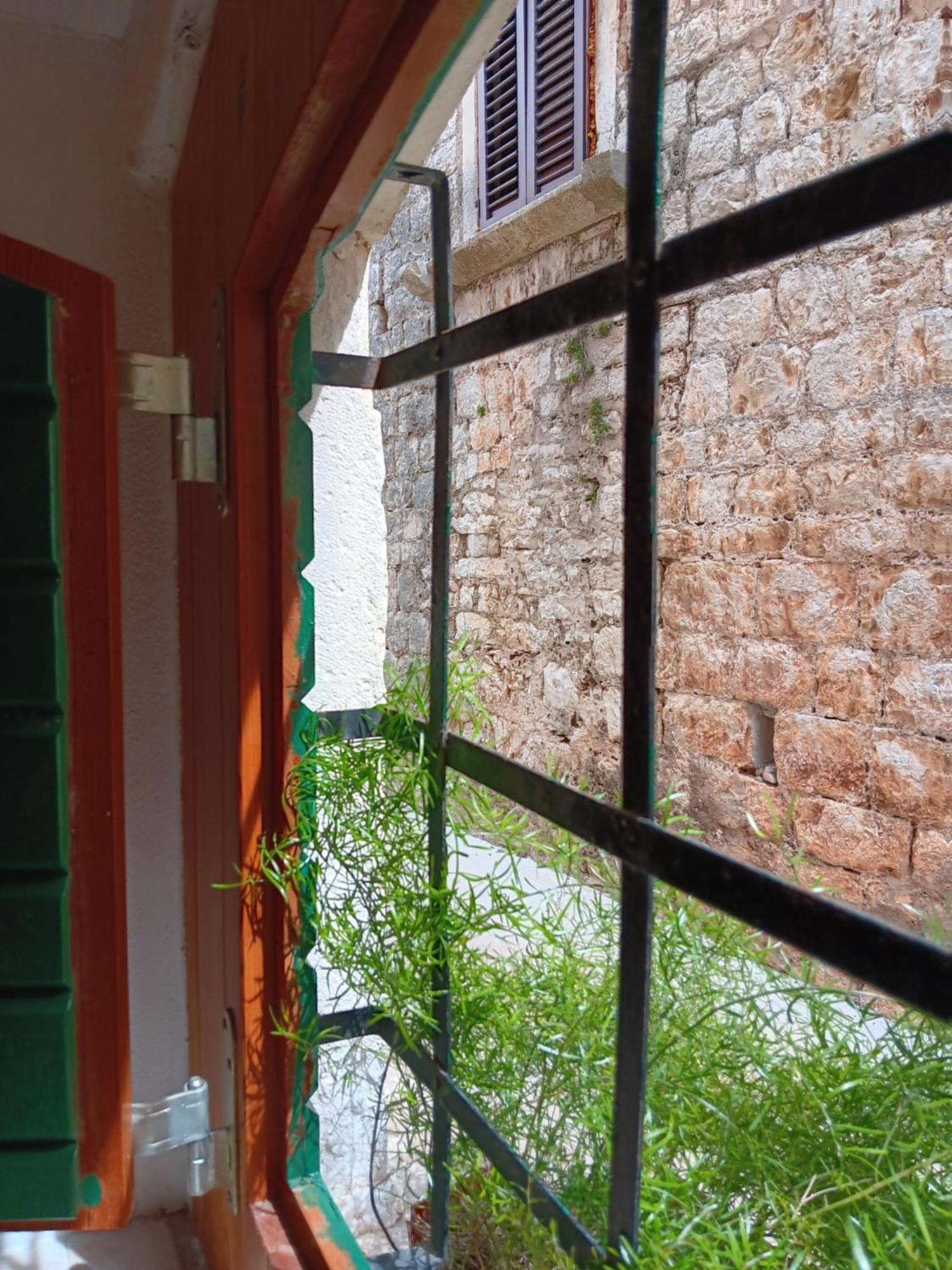 Guest House Lucijo Vrboska Rom bilde