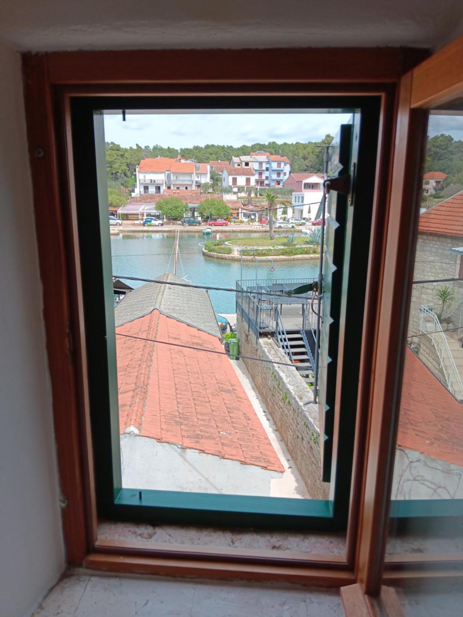 Guest House Lucijo Vrboska Rom bilde