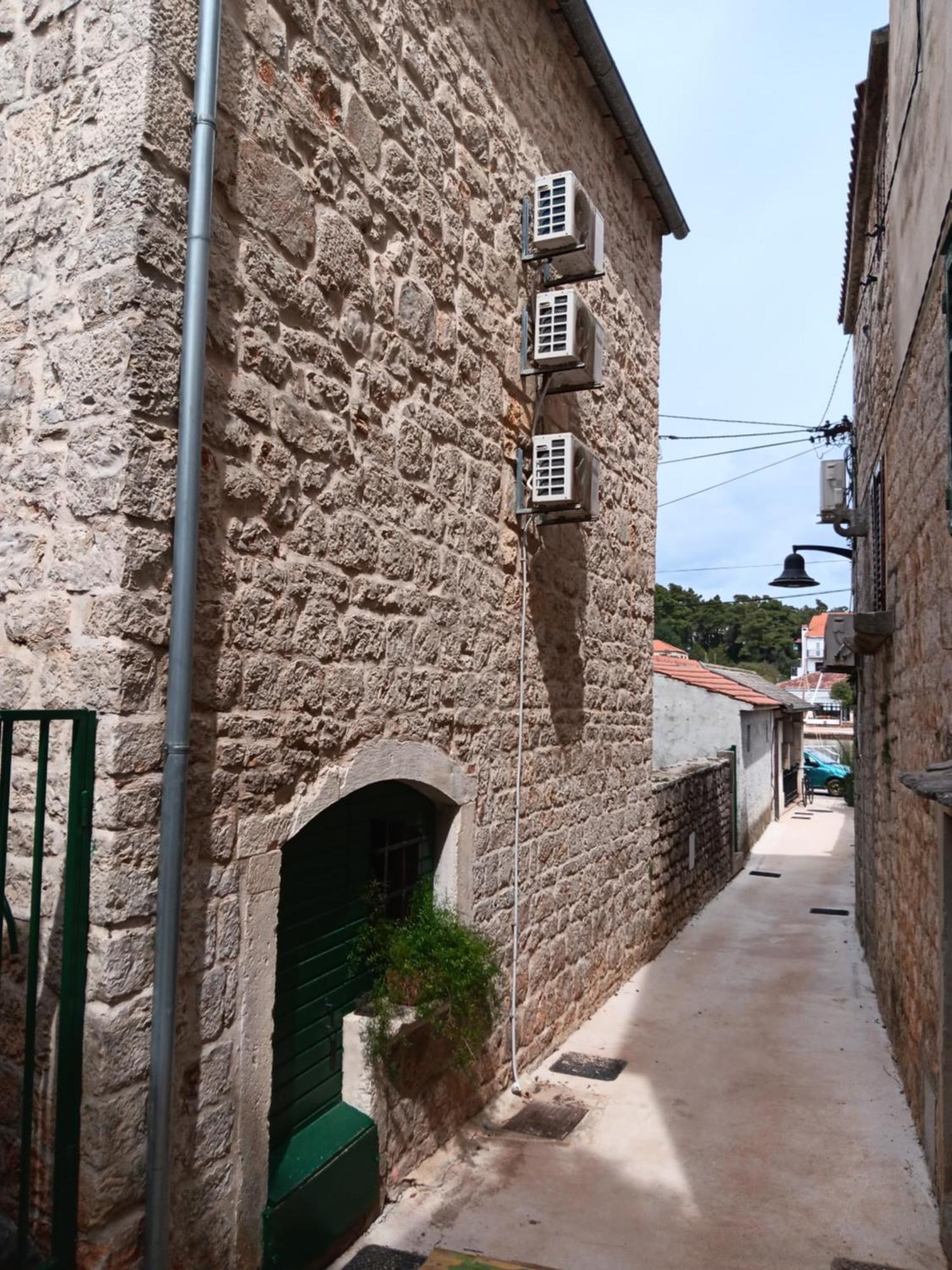 Guest House Lucijo Vrboska Rom bilde