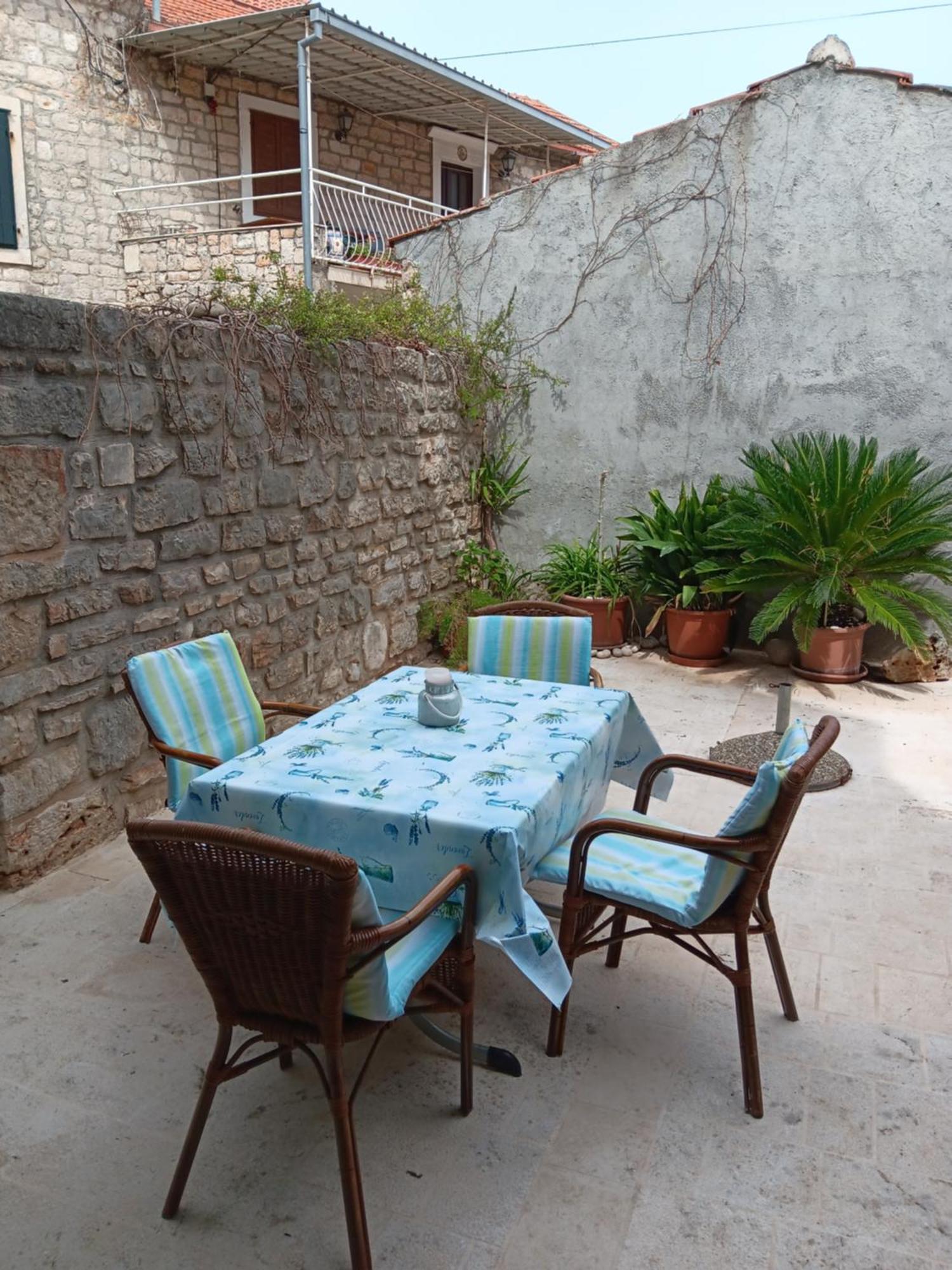 Guest House Lucijo Vrboska Rom bilde