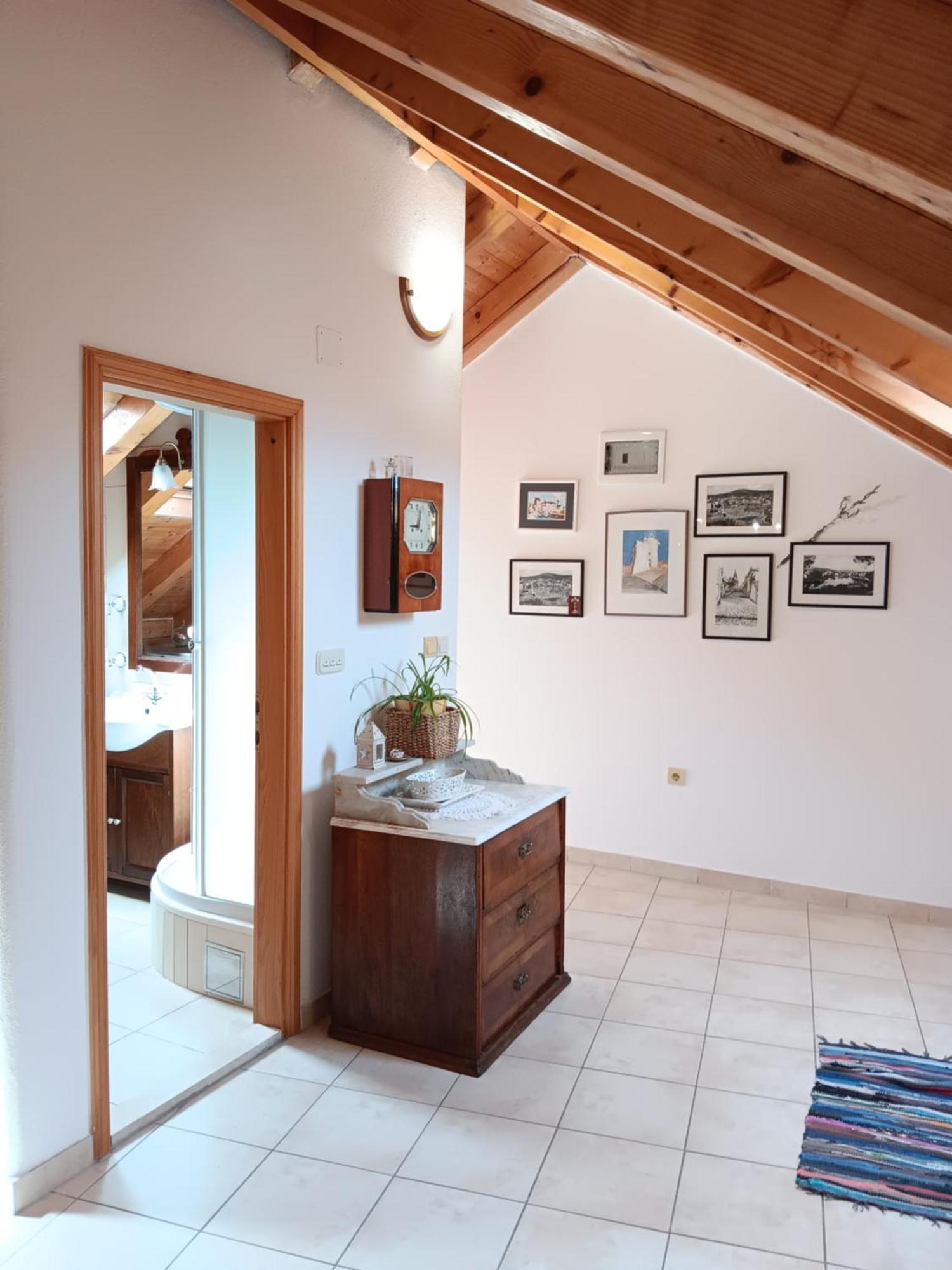 Guest House Lucijo Vrboska Rom bilde