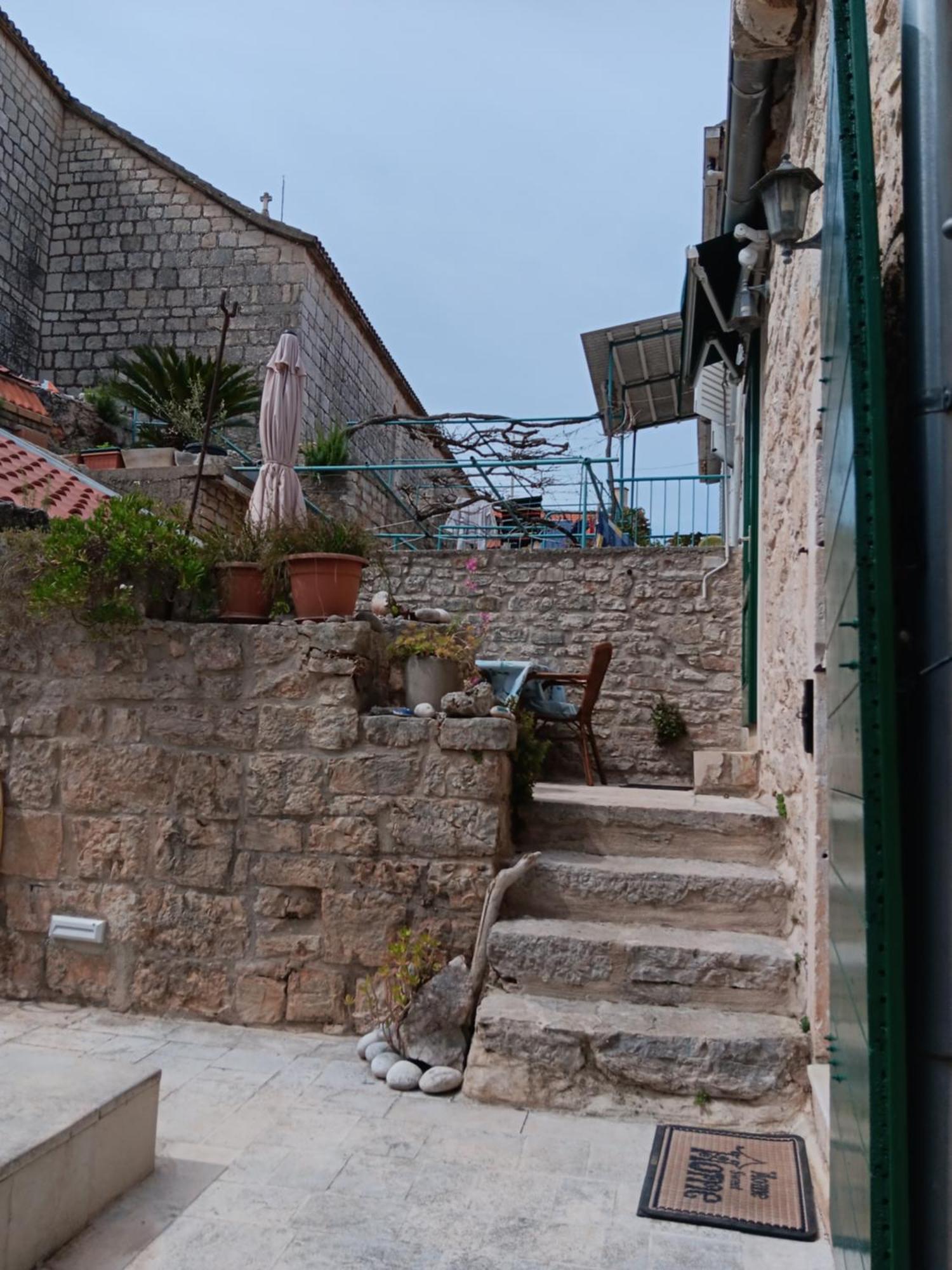 Guest House Lucijo Vrboska Rom bilde