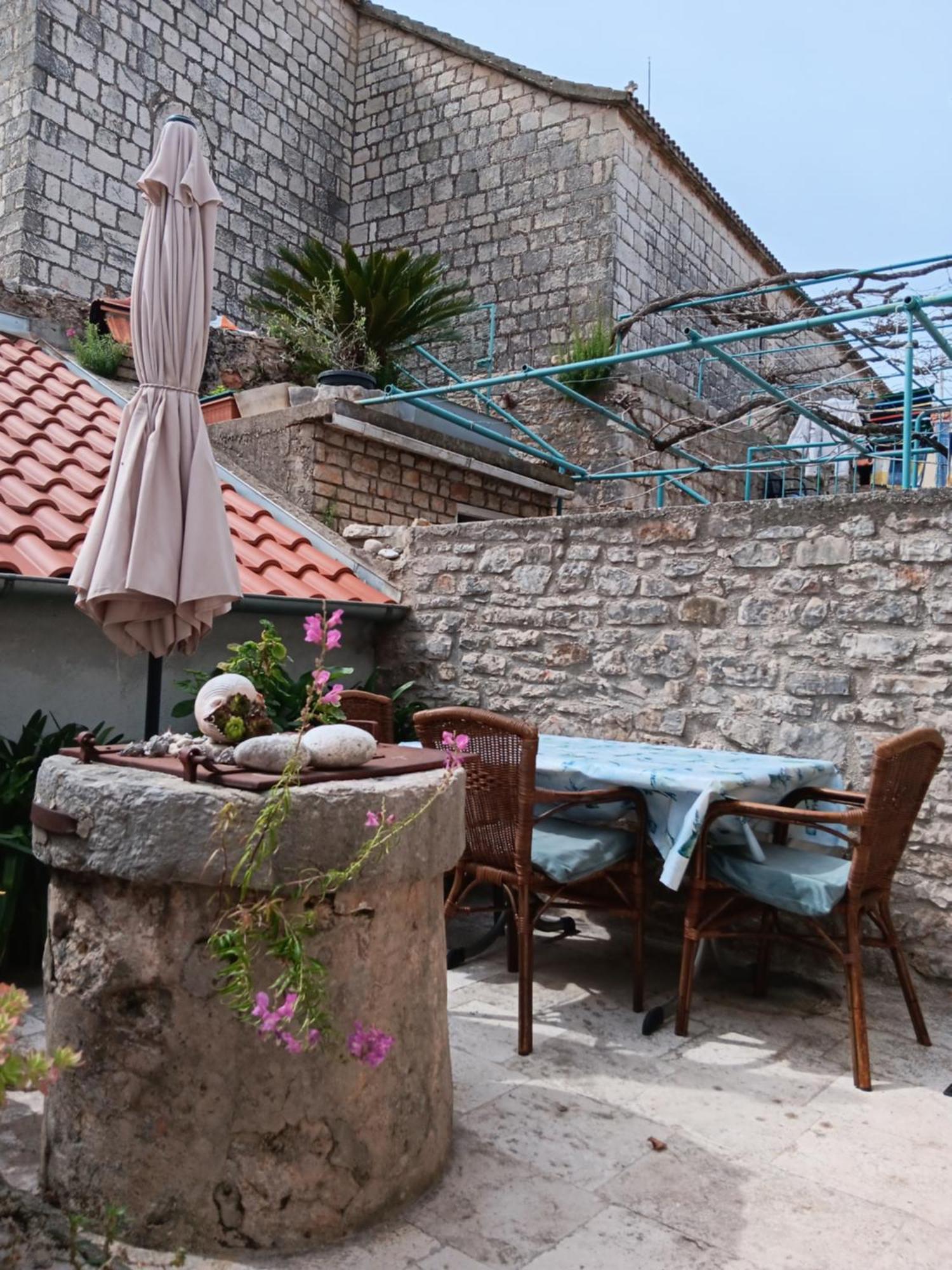 Guest House Lucijo Vrboska Rom bilde