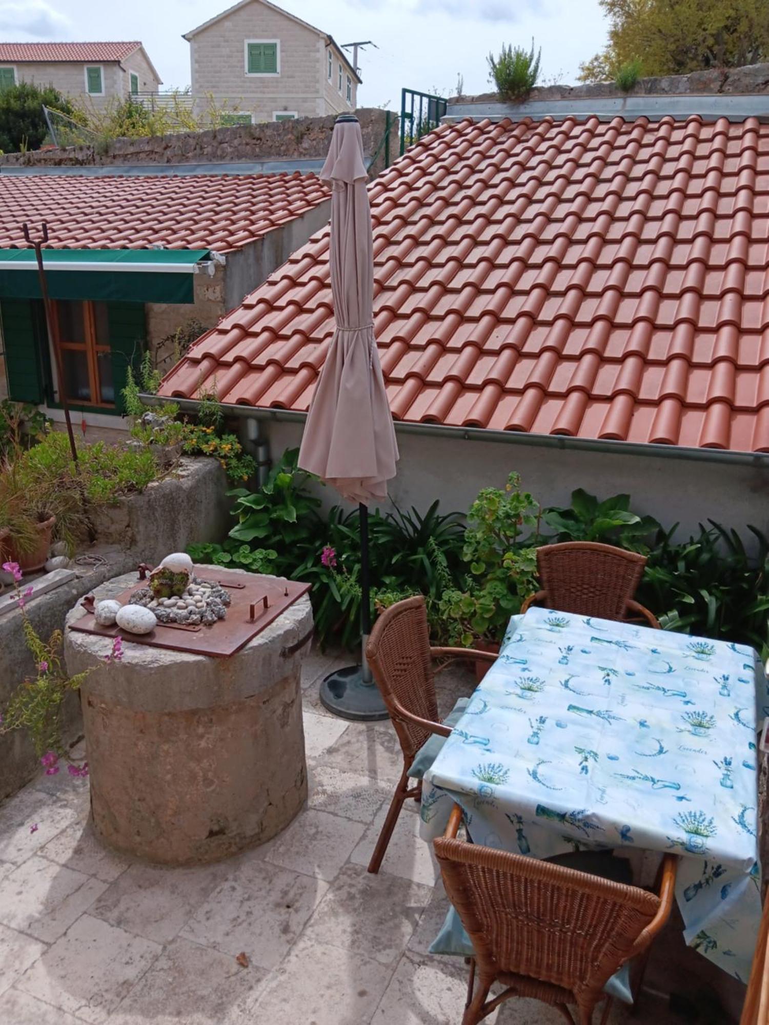 Guest House Lucijo Vrboska Rom bilde