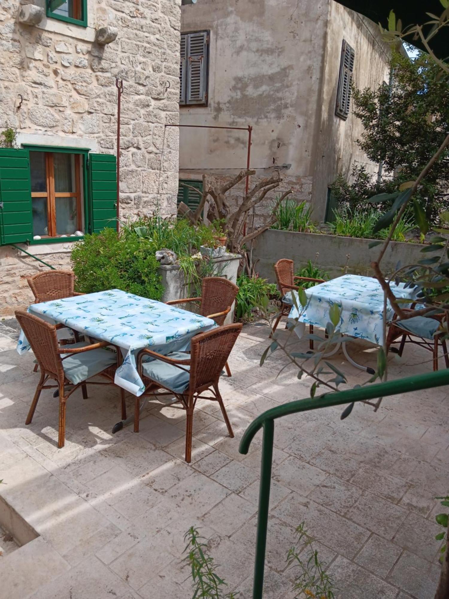 Guest House Lucijo Vrboska Rom bilde