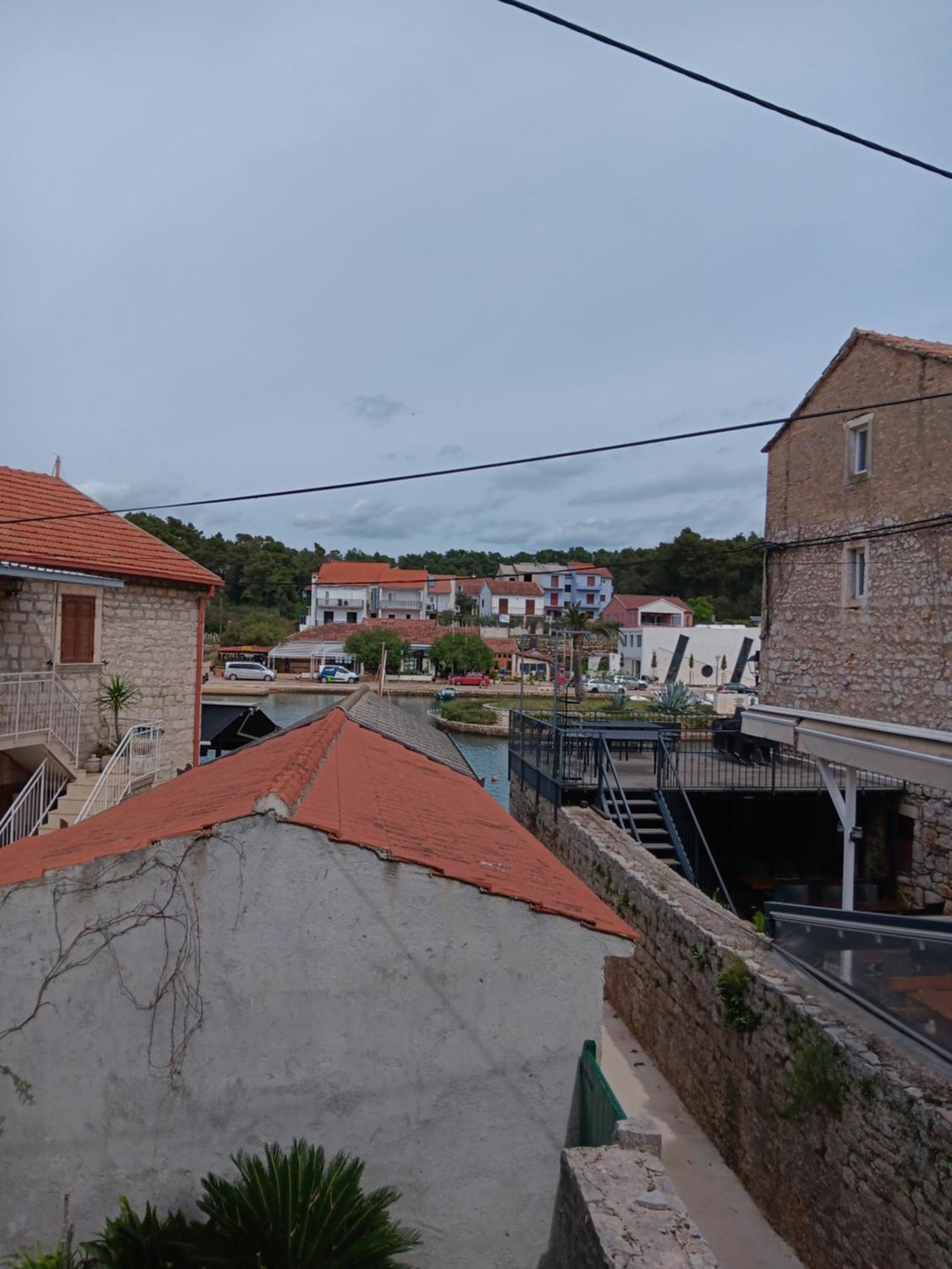 Guest House Lucijo Vrboska Rom bilde